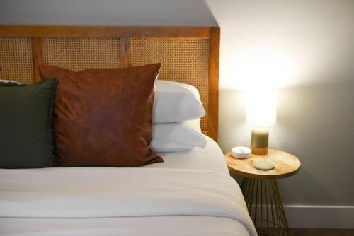 HostWise Stays King Beds Park Free Great Walk Score in Pittsburgh, United States