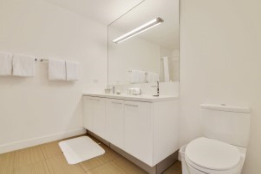 Global Luxury Suites at Figueroa Street - photo 19