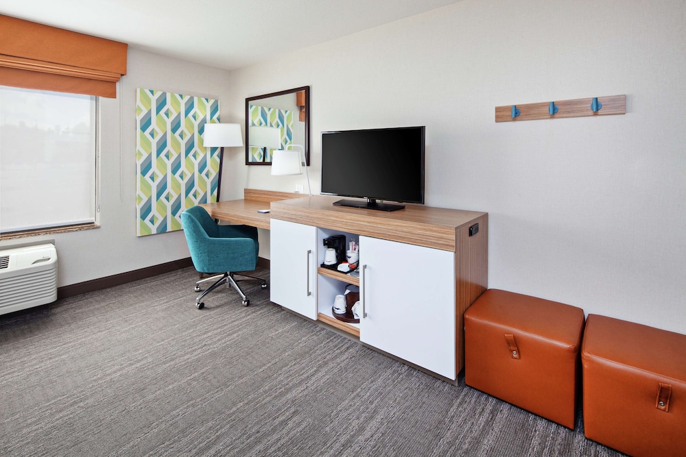 Hampton Inn & Suites Chino Hills - photo 10