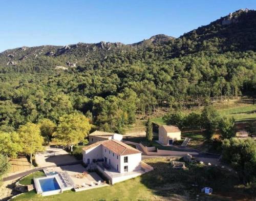 Un Joli Hameau Au Coeur du Vignoble de L'escarelle Et de la Provence Verte — 4-Star Luxury Hotel in La Celle, France
