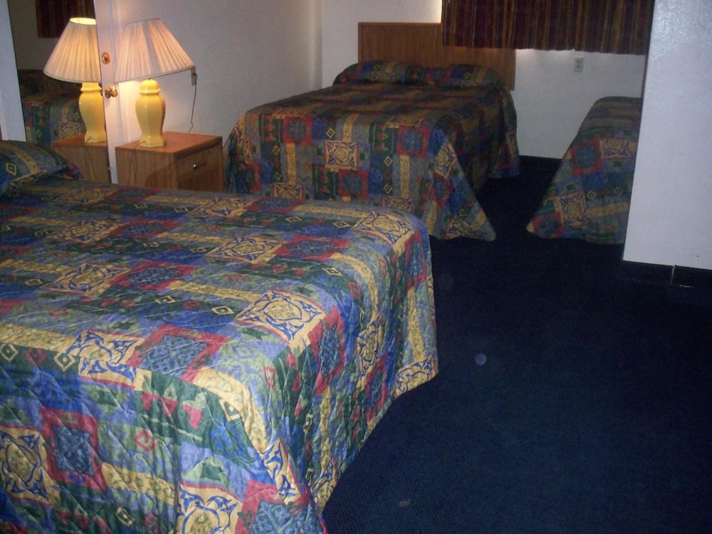 Deluxe Inn Of Roswell - photo 11