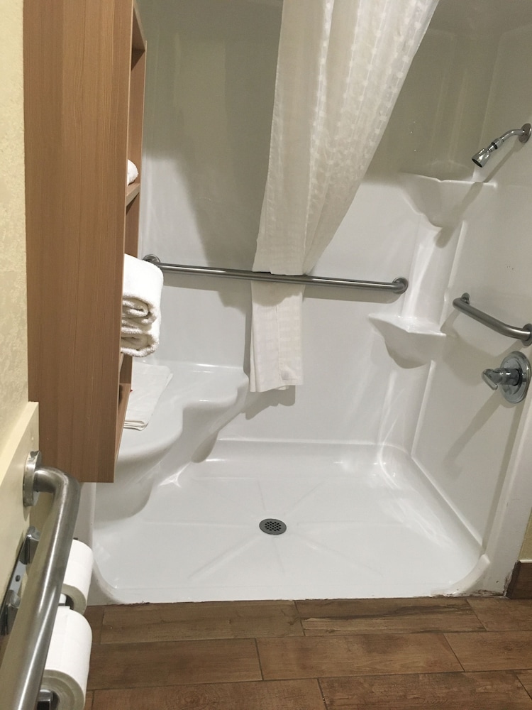 Microtel Inn & Suites by Wyndham Florence - photo 16