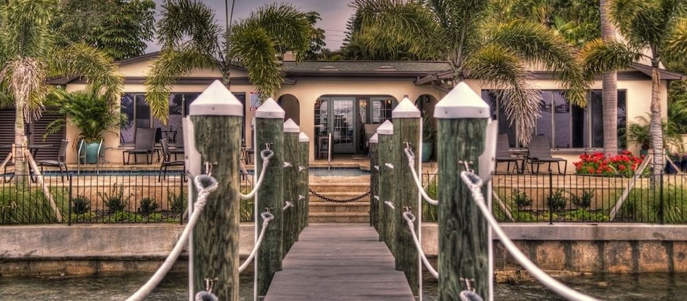 Pasa Tiempo Private Waterfront Resort Adults Only - photo 2