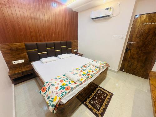 Radhe Krishna Homestay — 4-Star Luxury Hotel in Varanasi, India