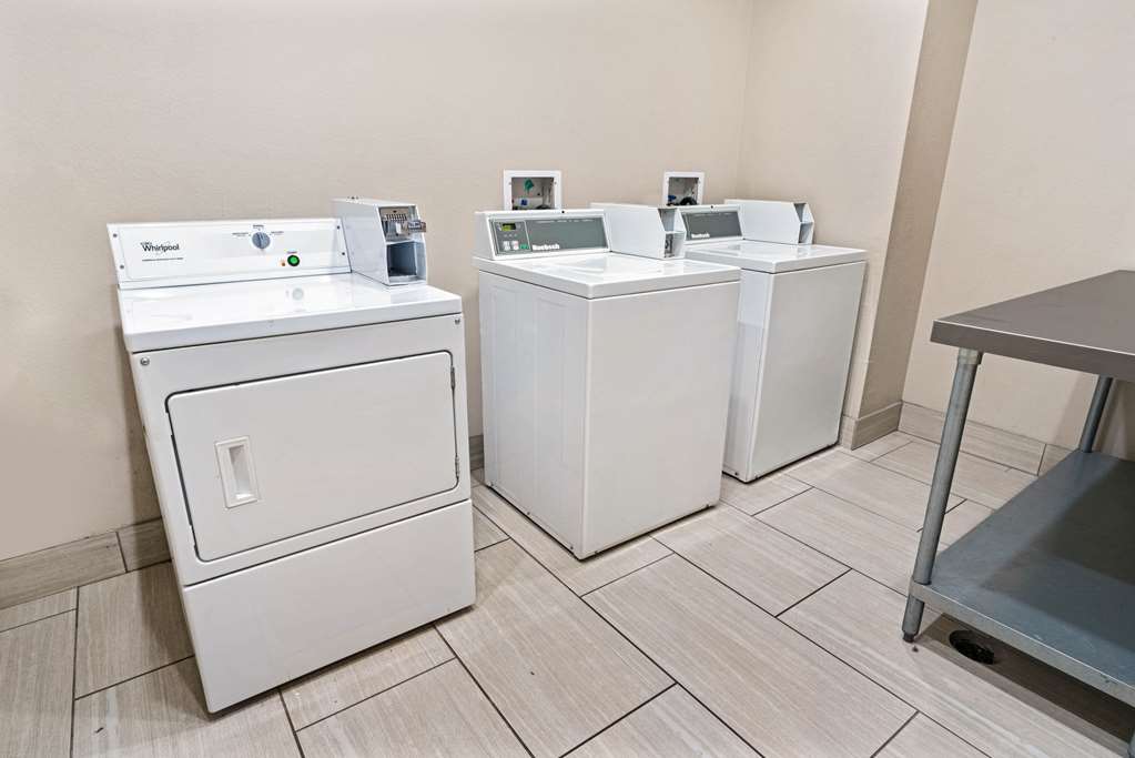 La Quinta Inn & Suites by Wyndham Phoenix I 10 West - photo 46