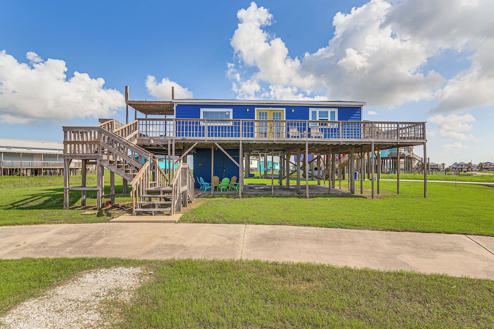 Walk to Sand: Surfside Beach Getaway w Deck in Freeport, United States