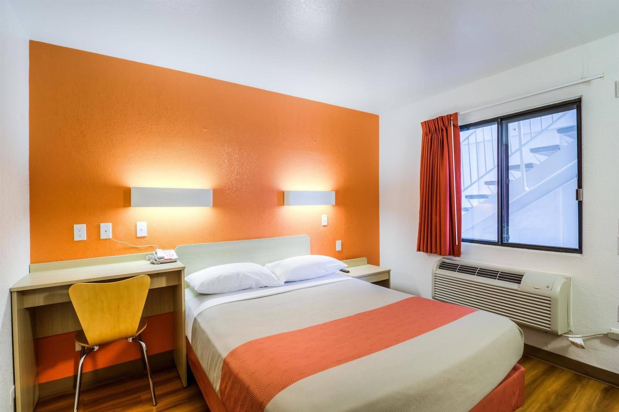 Motel 6 Chicago Elk Grove - photo 21