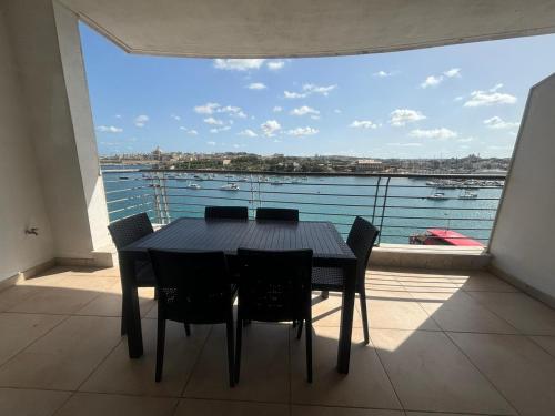 The Strand Apartments by Homely — 4-Star Luxury Hotel in Sliema, Malta
