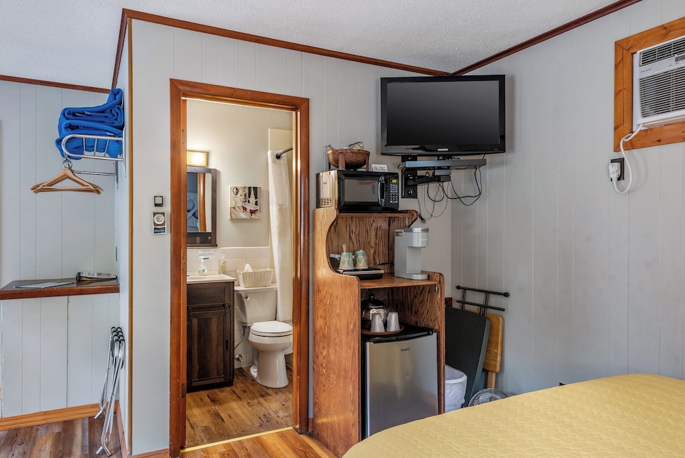 Tall Pines Inn - photo 130