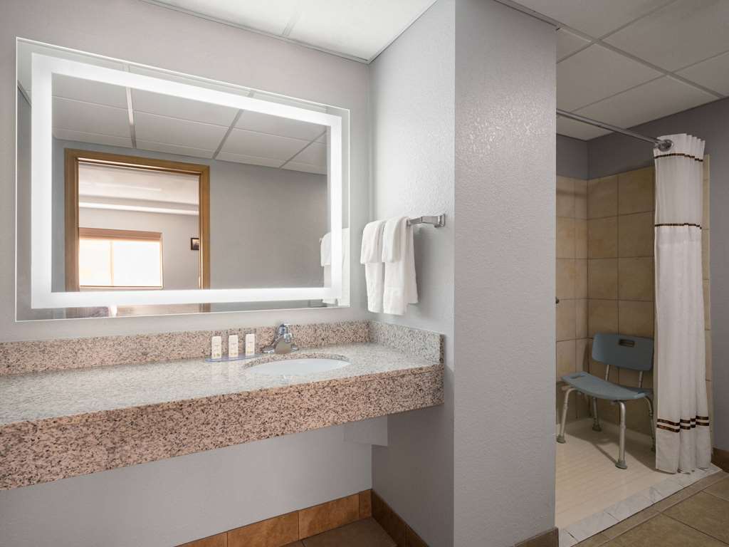 AmericInn by Wyndham Woodstock IL - photo 9