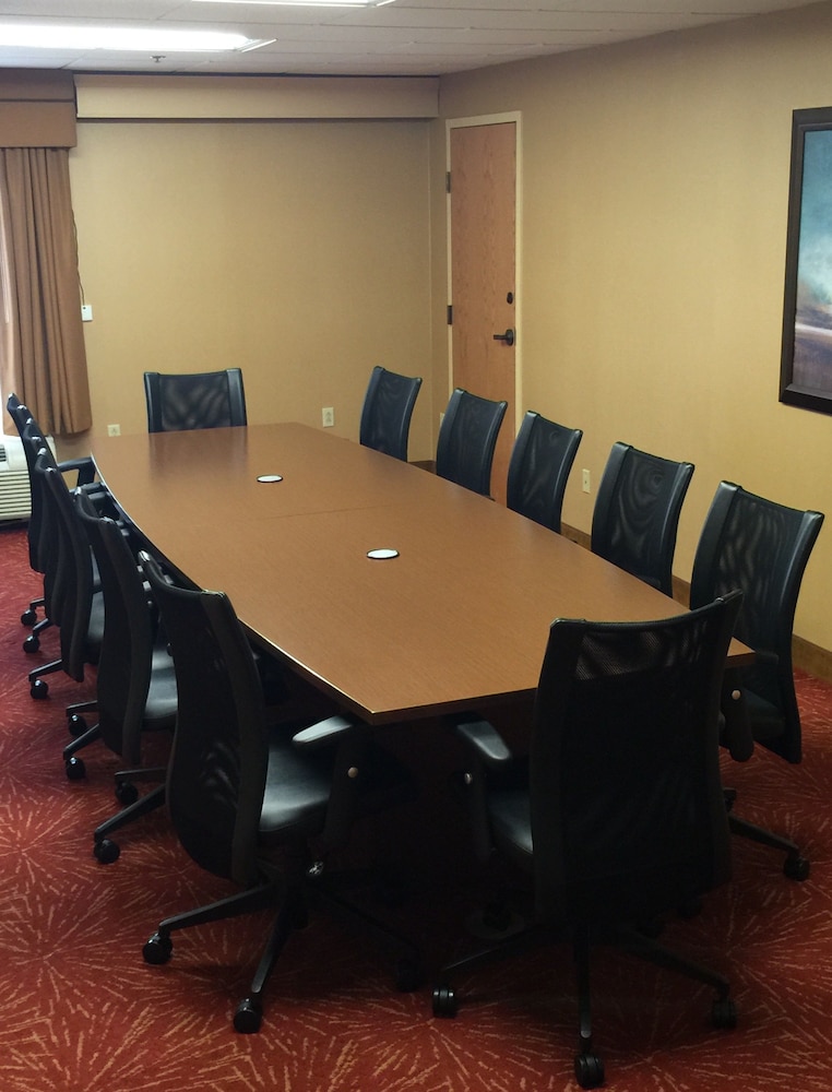 Hampton Inn Altoona - photo 33