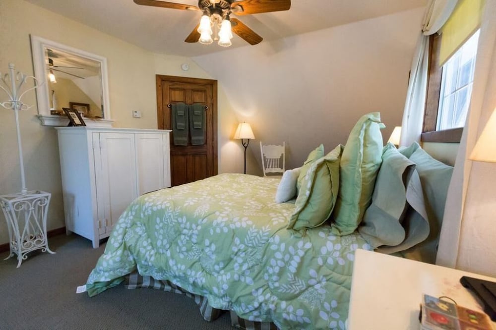 Apple Blossom Inn - photo 5