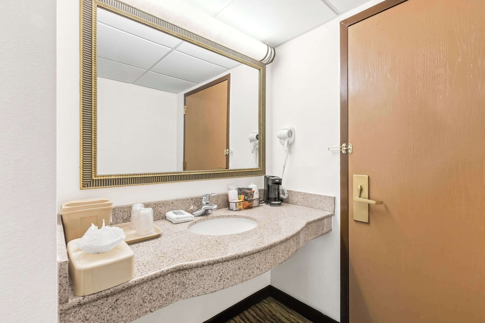 Best Western Hazlet Inn - photo 23