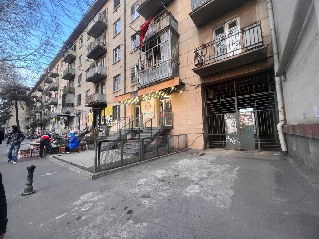 Cozy Apartment Near Holiday Inn — 4-Star Luxury Hotel in Tbilisi, Georgia