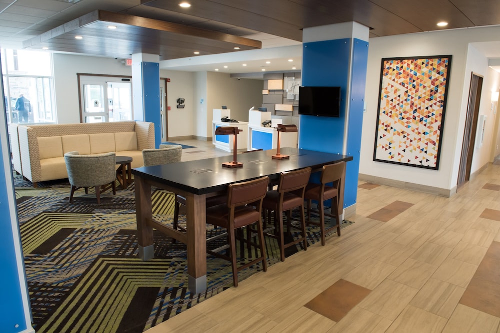 Holiday Inn Express & Suites Louisville N Jeffersonville by IHG - photo 2