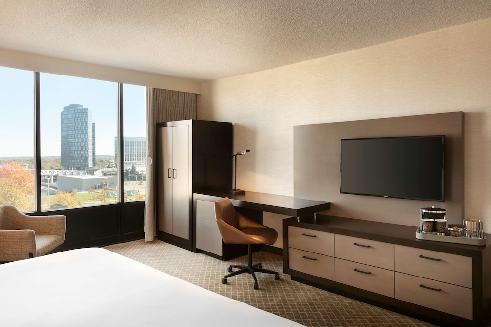 Doubletree by Hilton McLean Tysons - photo 13