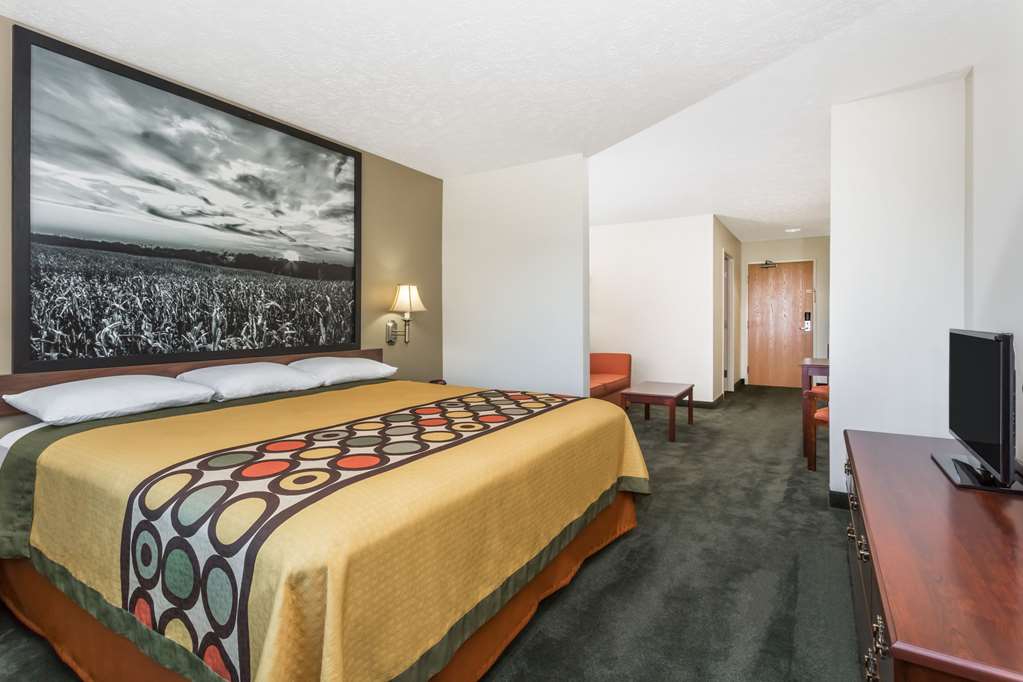 Super 8 by Wyndham Alma - photo 9