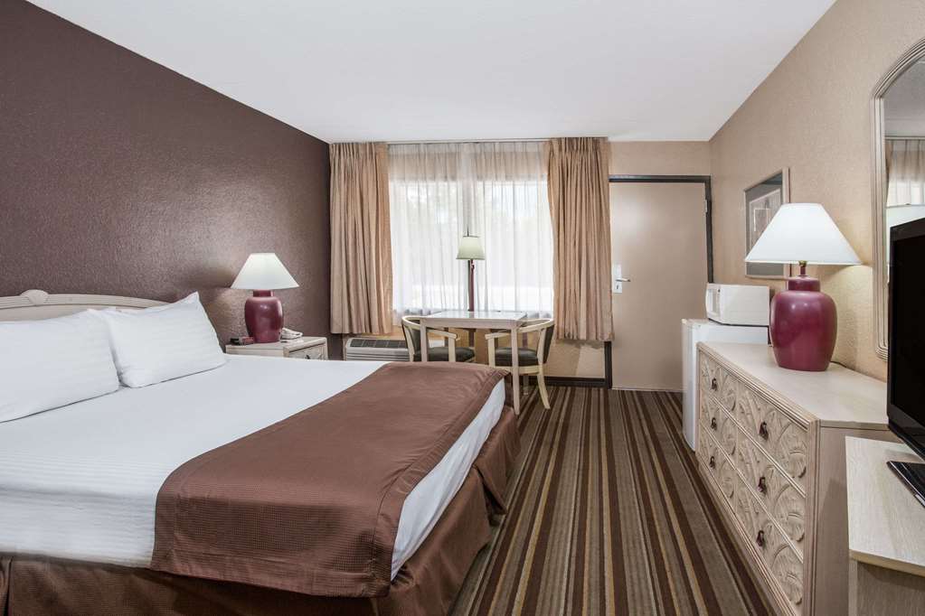 Travelodge by Wyndham Deltona - photo 13