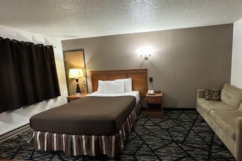 Woodlands Inn & Suites - photo 27