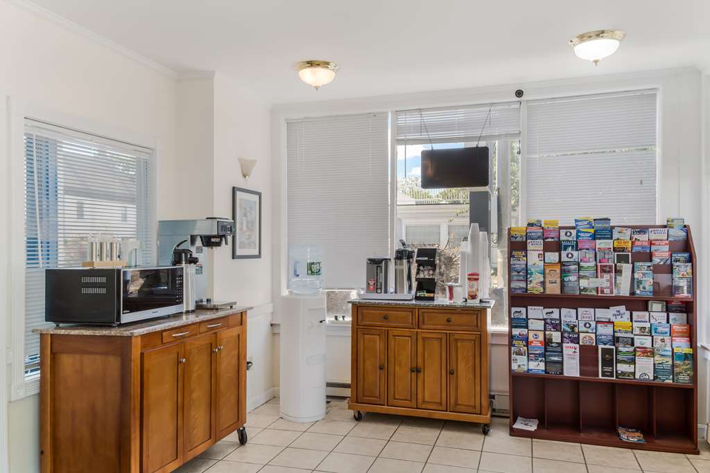 Americas Best Value Inn & Suites Hyannis Cape Cod - photo 4