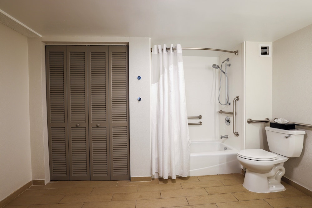Holiday Inn Express Burlington by IHG - photo 30