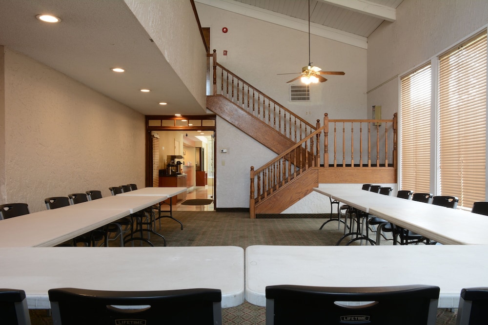 Red Roof Inn San Dimas Fairplex - photo 20