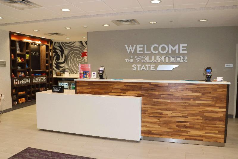 Hampton Inn McMinnville - photo 2