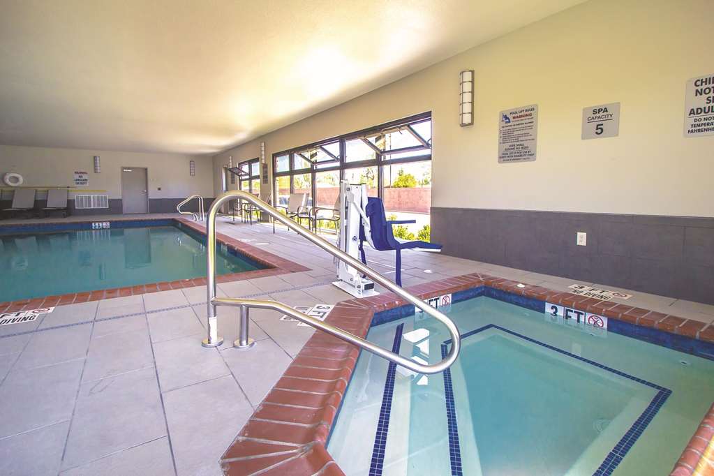 La Quinta Inn & Suites by Wyndham Pampa - photo 15
