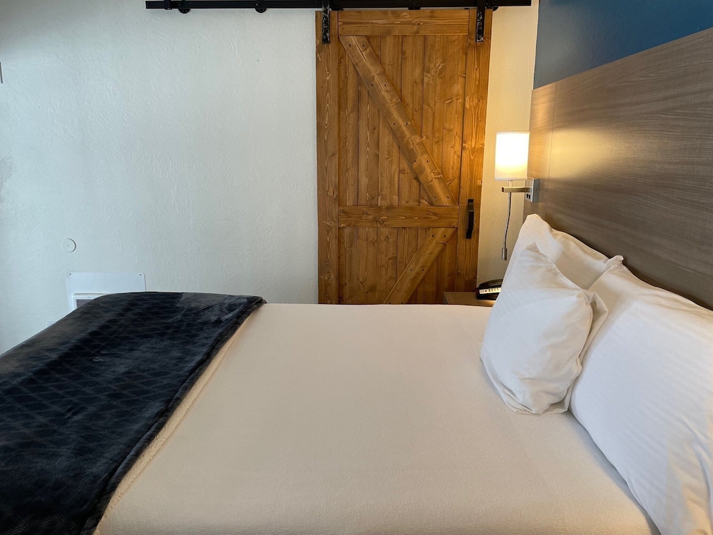 Crown Motel and Family Resort - photo 45
