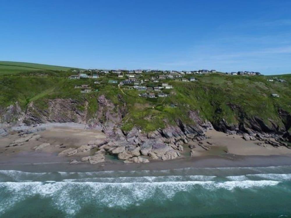 Jaru - carbon neutral hotel in Torpoint