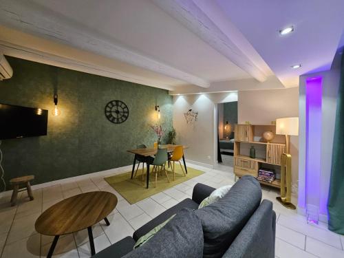 Agreable Logement Avec Terrasse — Saint Victoret