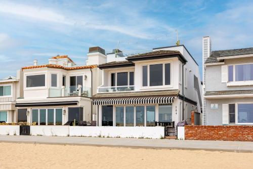 204 E Oceanfront B in Newport Beach, United States