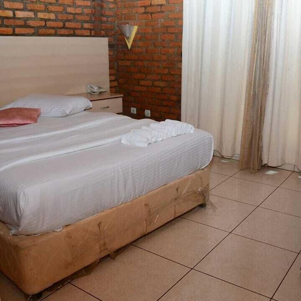 Auberge Saint Jean Leopold Kanombe — Kigali