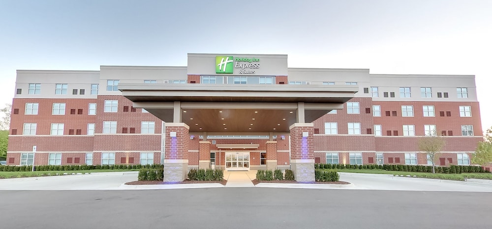 Holiday Inn Express & Suites Plymouth Ann Arbor Area by IHG - carbon neutral hotel in Plymouth