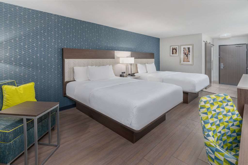 La Quinta Inn & Suites by Wyndham Santa Rosa - photo 14