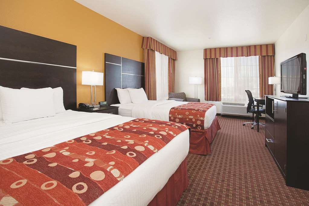La Quinta Inn & Suites by Wyndham Denver Gateway Park - photo 22
