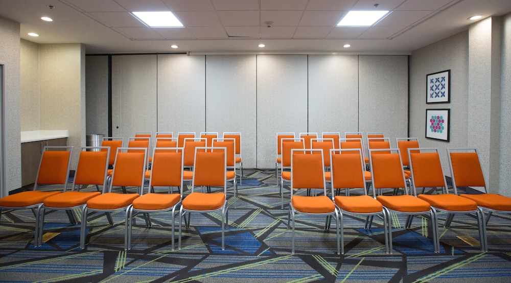 Holiday Inn Express Hotel & Suites Tupelo by IHG - photo 50