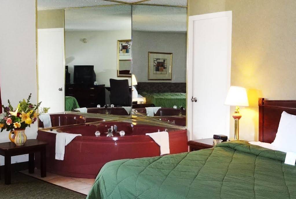 Motel 6 Pittsburgh - photo 11