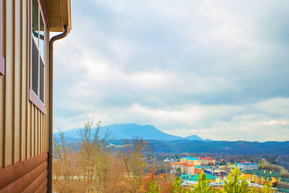 The Lodges at the Great Smoky Mountains — 4-Star Luxury Hotel in Pigeon Forge, United States