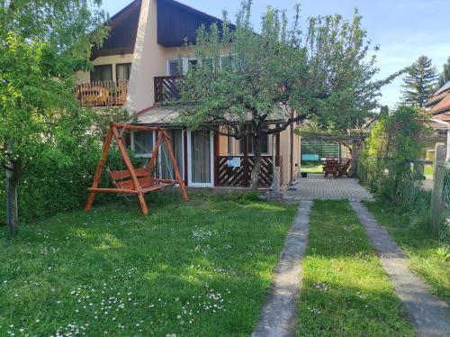 Tavasz apartman — 4-Star Luxury Hotel in Balatonfenyves, Hungary