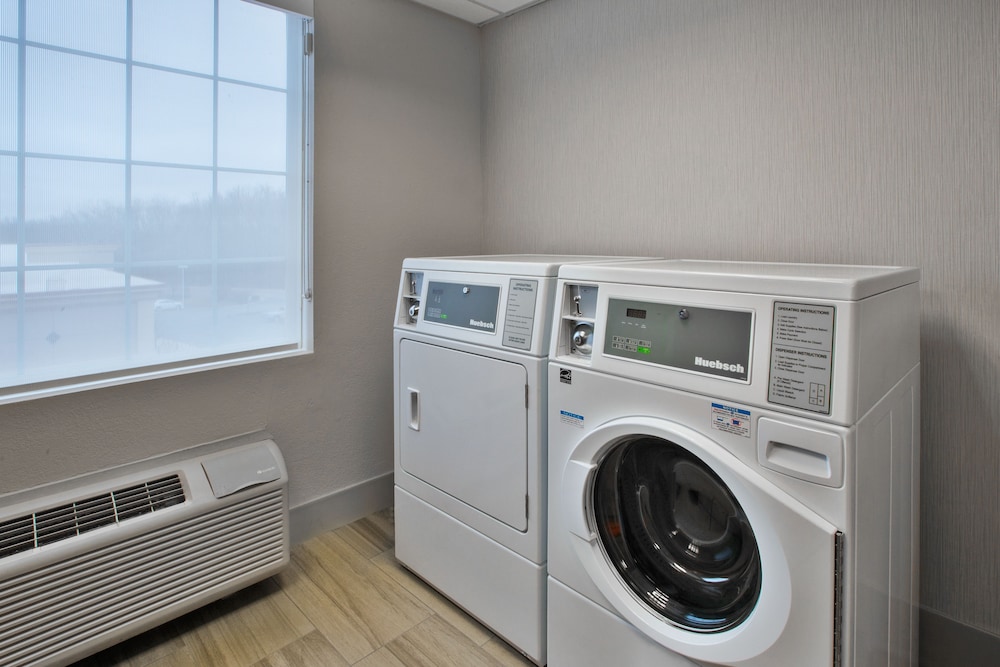 Holiday Inn Express & Suites Manchester by IHG - photo 30
