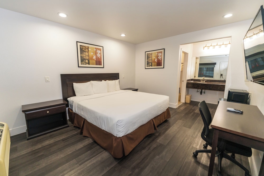 Monterey Surf Inn - photo 3