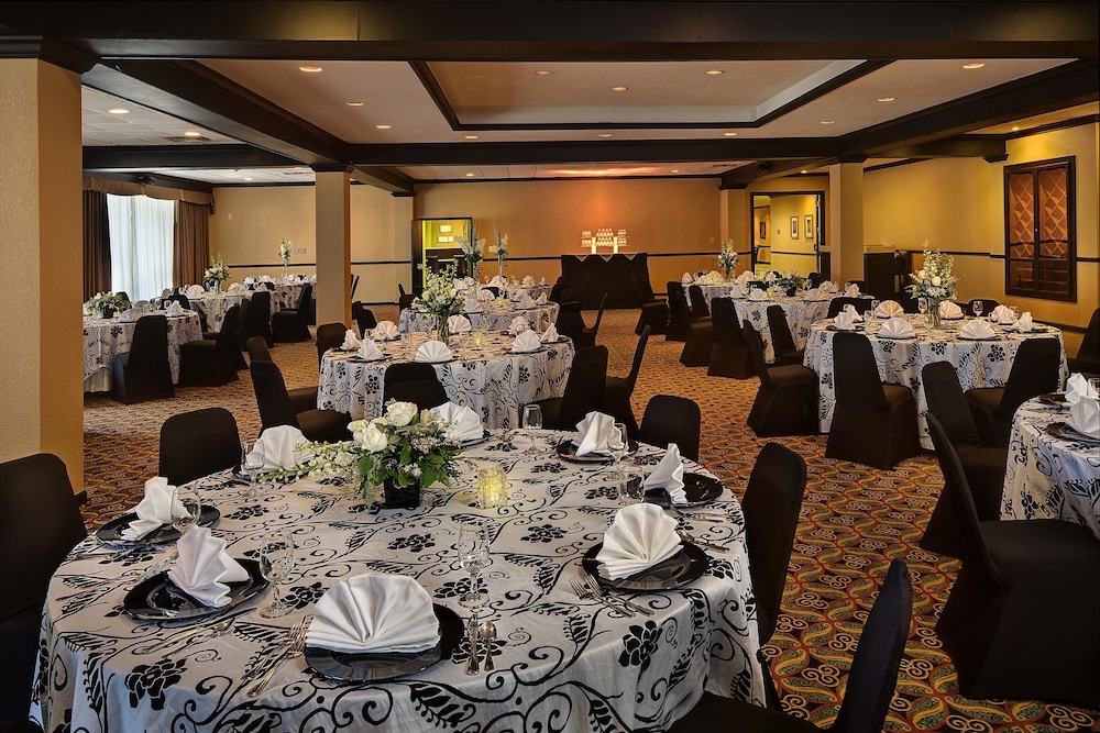 Historic Whispering Woods Hotel & Conference Center - photo 18
