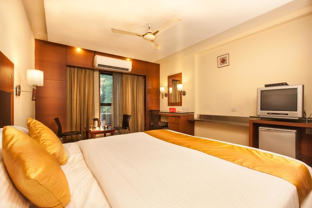 OYO Rooms Koyambedu Bus Stand in Tiruvallur, India