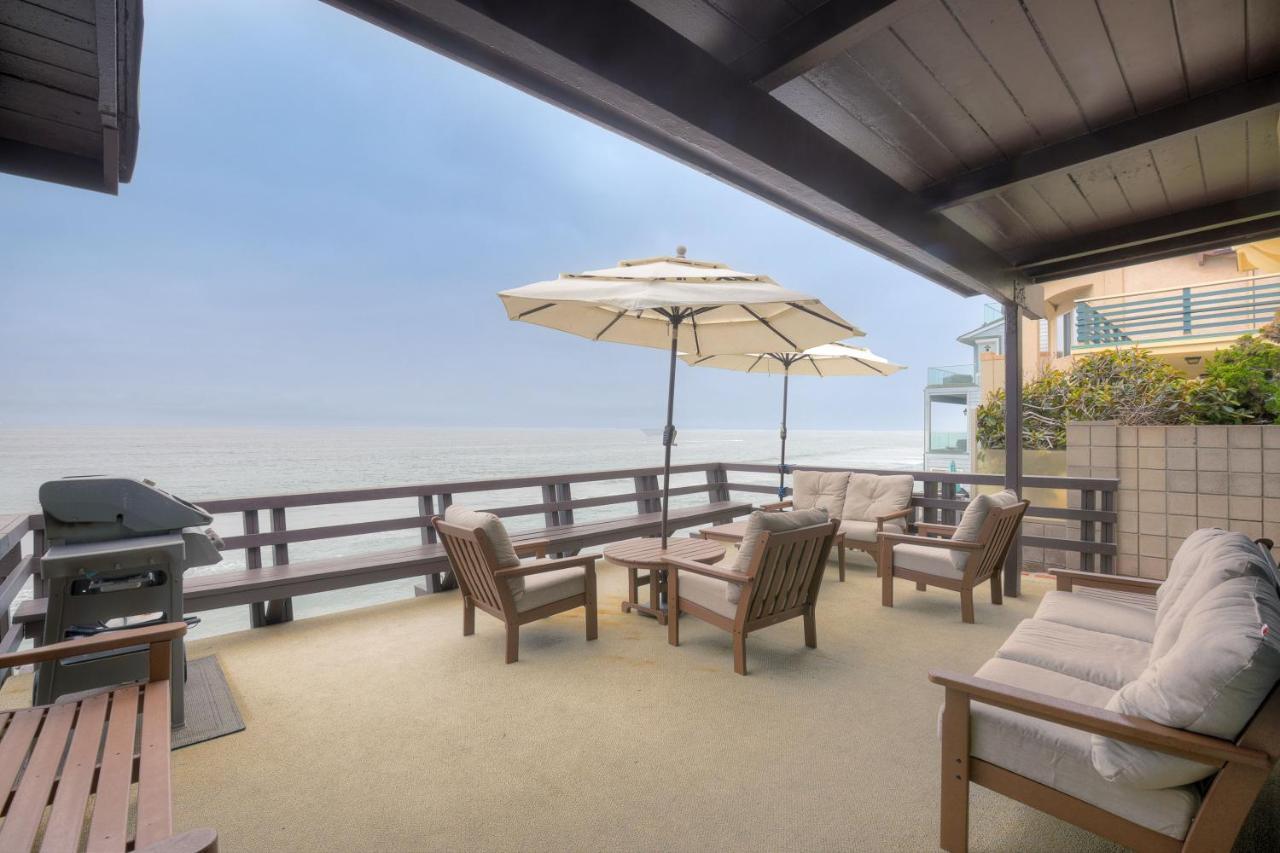 Oceanfront 4BR Private Beach & Patio Remodeled Kitchen in Oceanside, United States