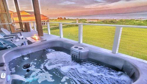 Beachfront Hot Tub Home Theater — 4-Star Luxury Hotel in Bolivar Peninsula, United States