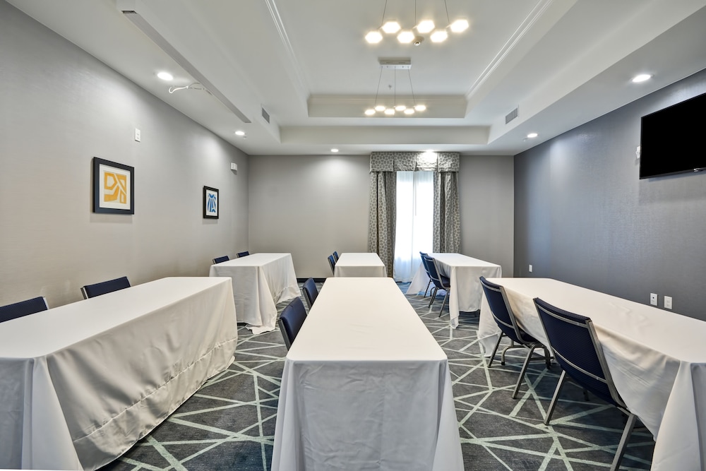 Hampton Inn Kyle - photo 34