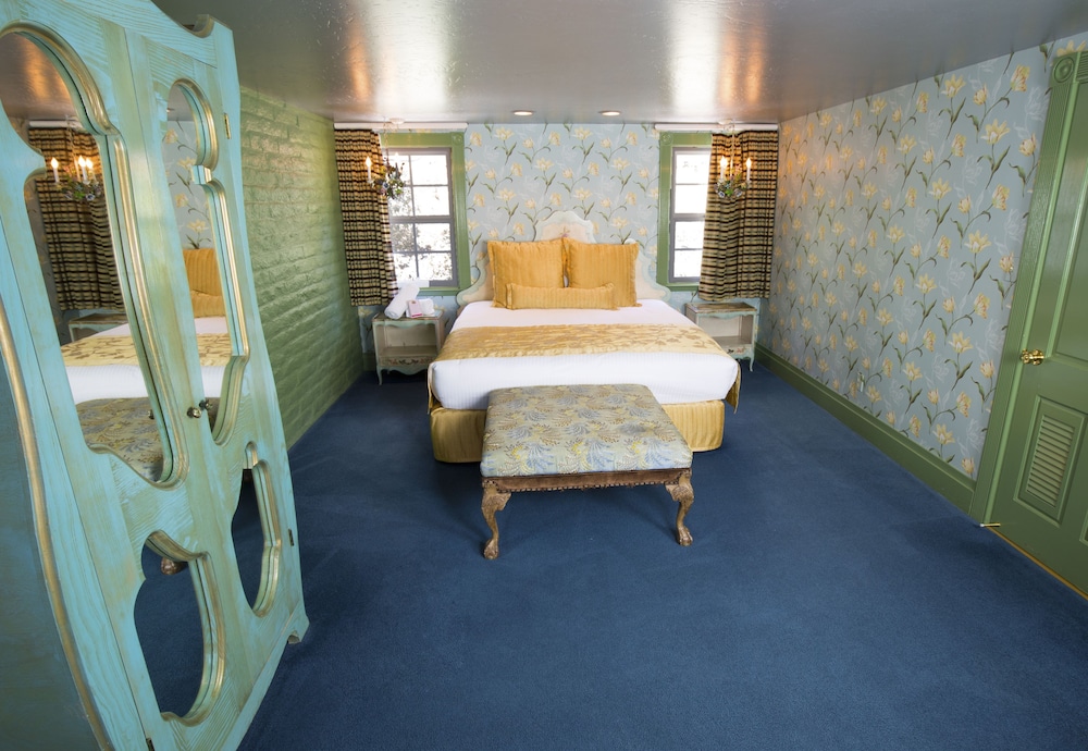 Madonna Inn - photo 33