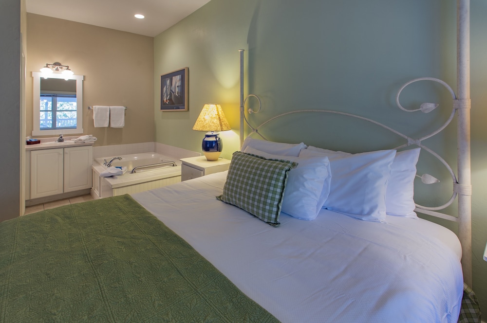 Edgewater Resort - photo 30