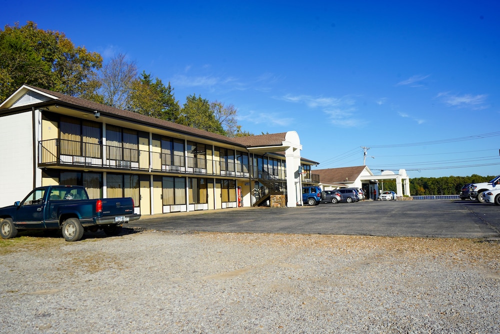 Sunset Inn Clarksville - photo 50